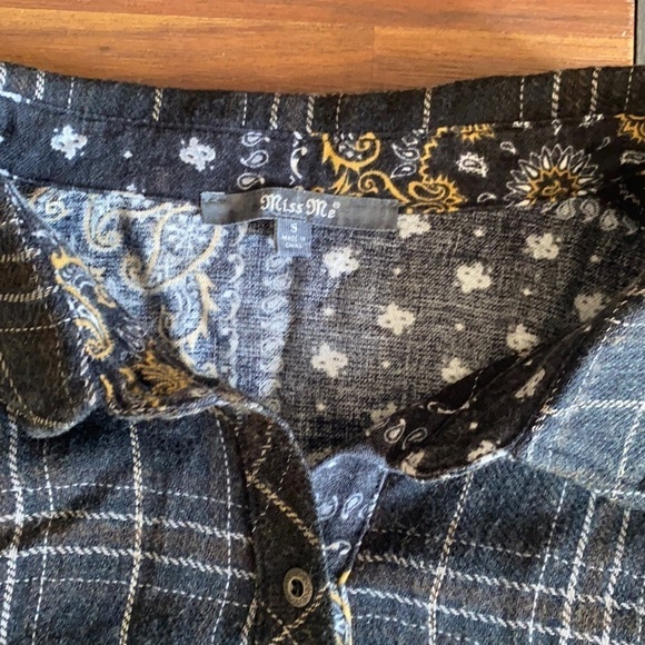 Miss Me Long Sleeves Button up Flannel size small - Picture 2 of 3